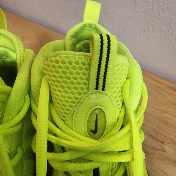 Nike Little Posite One Shoes Youth Size 7Y Volt Neon Yellow CW1593-707 - Picture 9 of 12